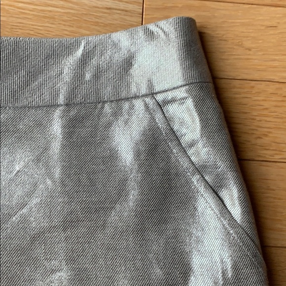 BEBE shorts size 0 shiny silver linen blend gray - Picture 3 of 7